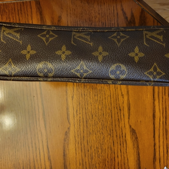 LOUIS VUITTON Monogram Trousse Toilette 28 - Picture 5 of 9
